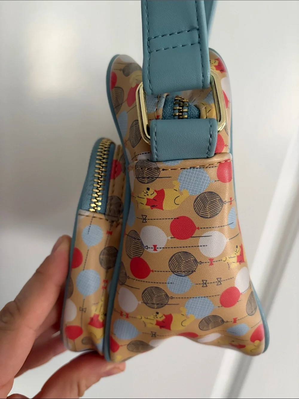 Loungefly Disney‎ Beige Winnie the Pooh Balloon Crossbody Bag with Blue Trim
